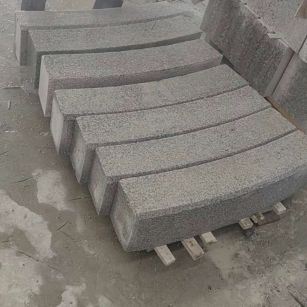 上饶芝麻白弧形路牙石