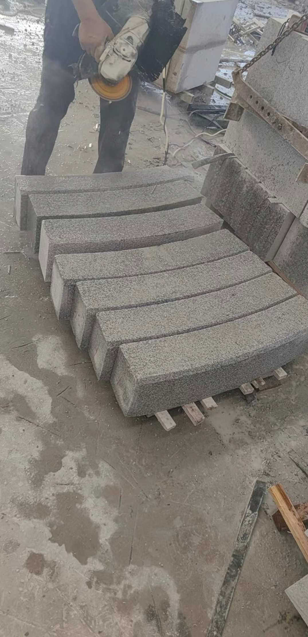 上饶芝麻白弧形路牙石