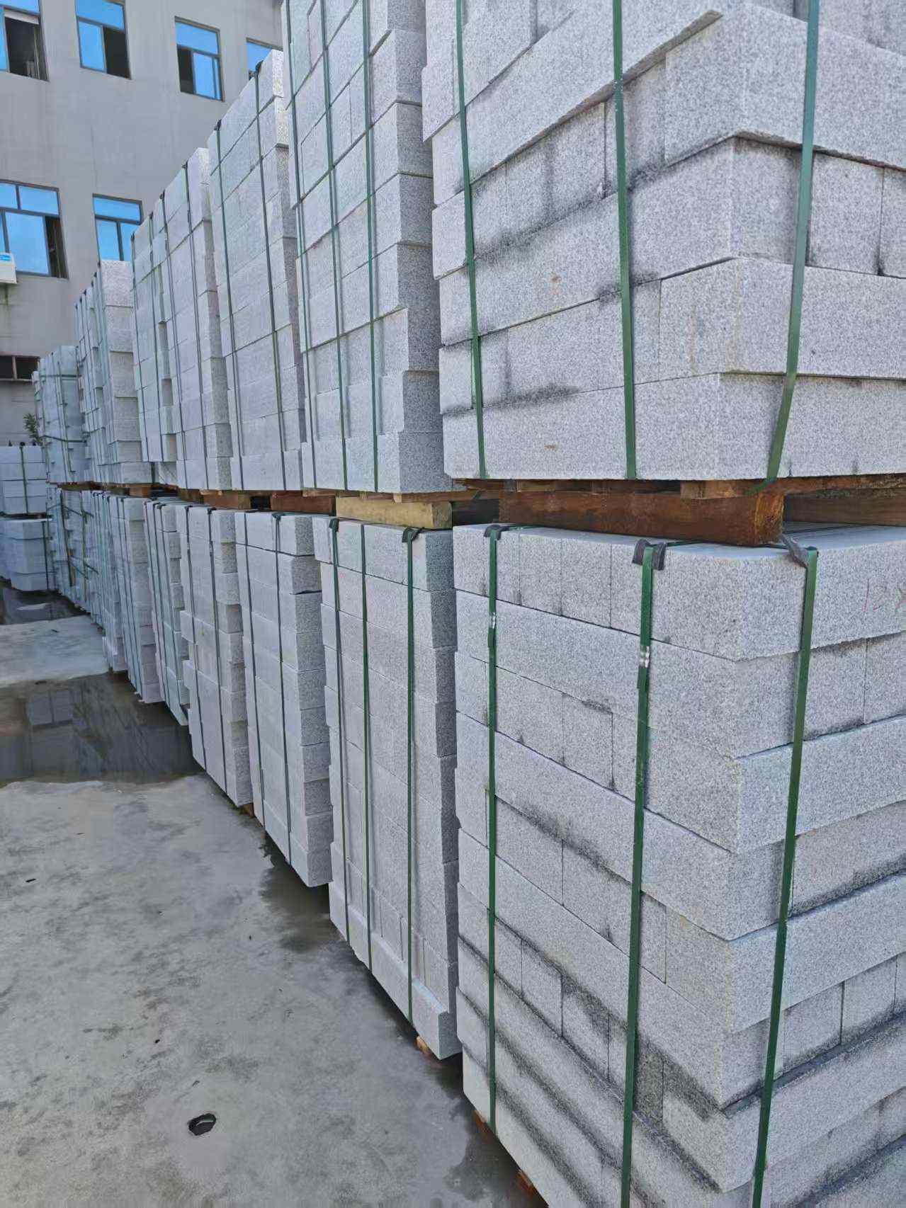 上饶芝麻白路牙石，路侧石